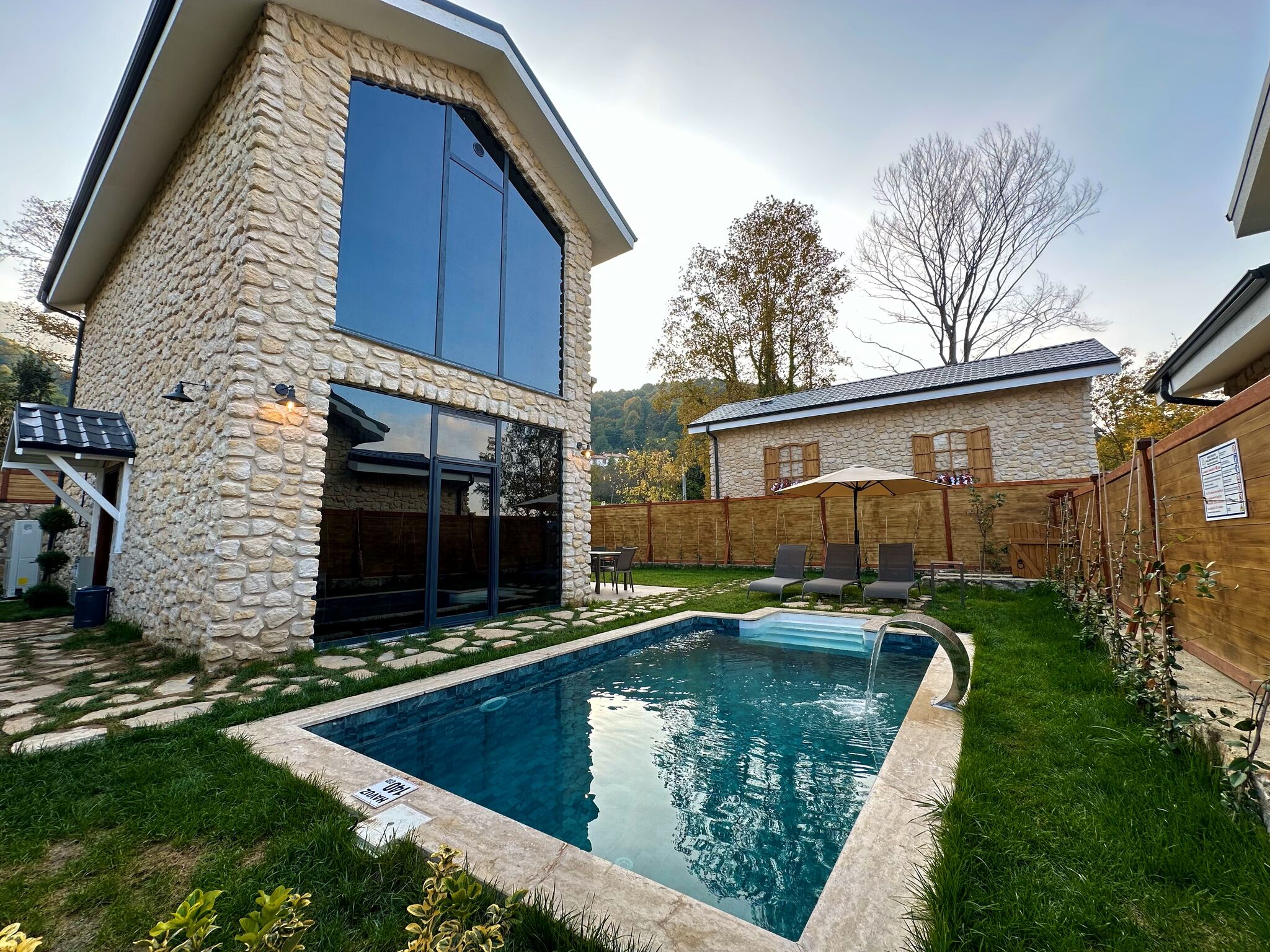 Sapanca Göl Manzaralı Bungalovlarda Huzur Dolu Bir Tatil